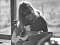 irena-martens-with-guitar-italy